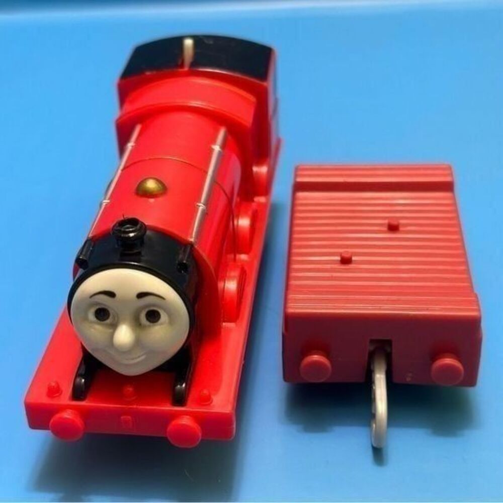Thomas & Friends JAMES Train - Picture 7 of 7